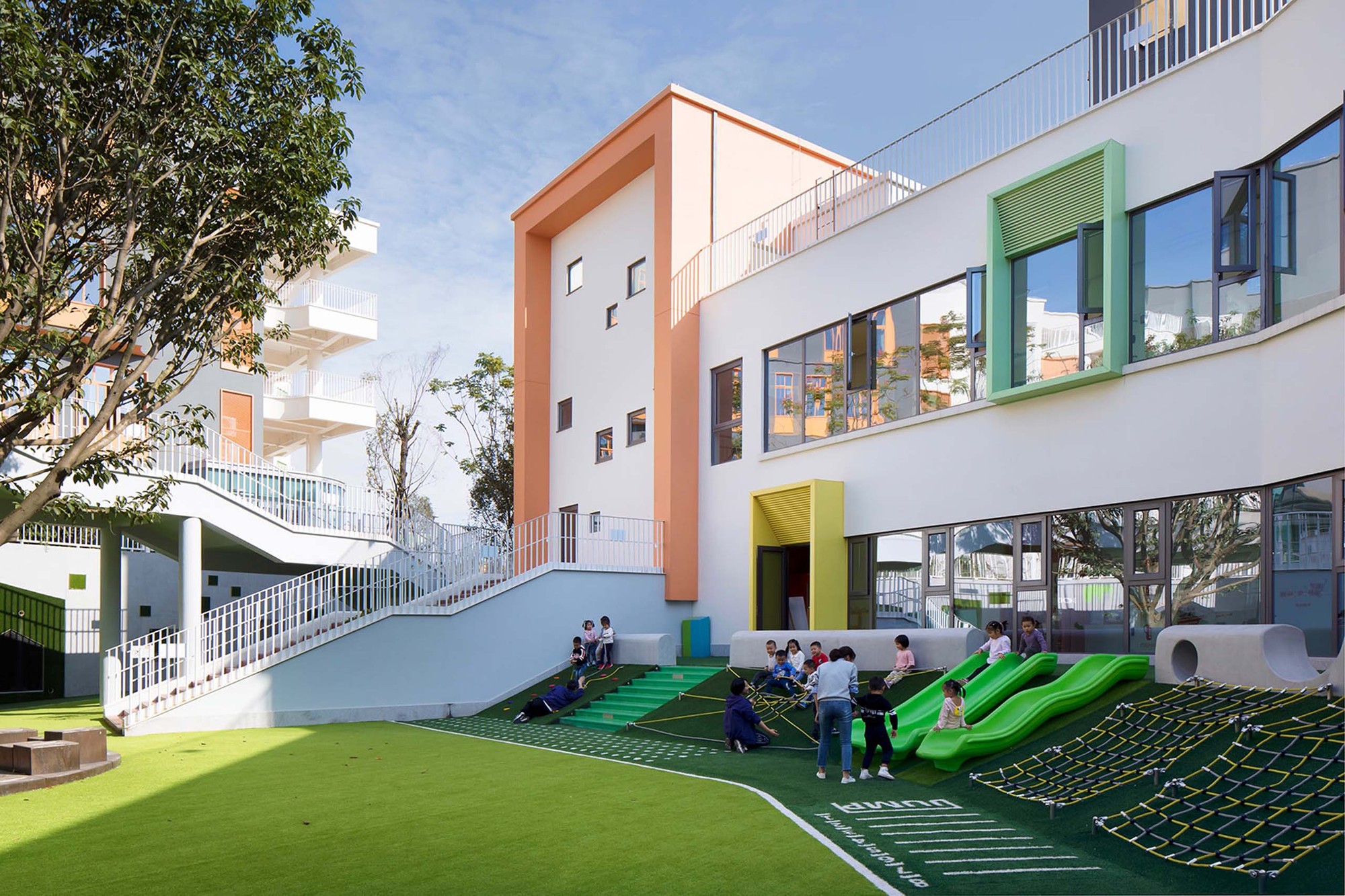 Picture of St Alphonsus Primary School building from outdoor